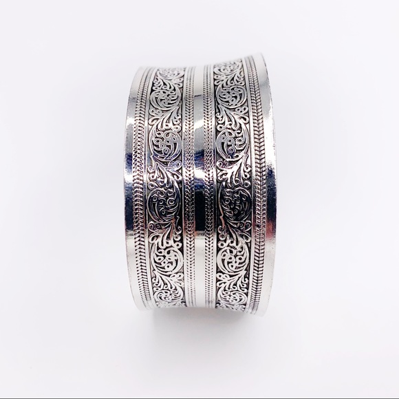 Stainless Steel Bangle Bracelet Women’s 1 Size - Picture 2 of 5